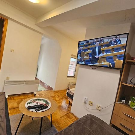Apartman Ellye Lukavica Exteriör bild