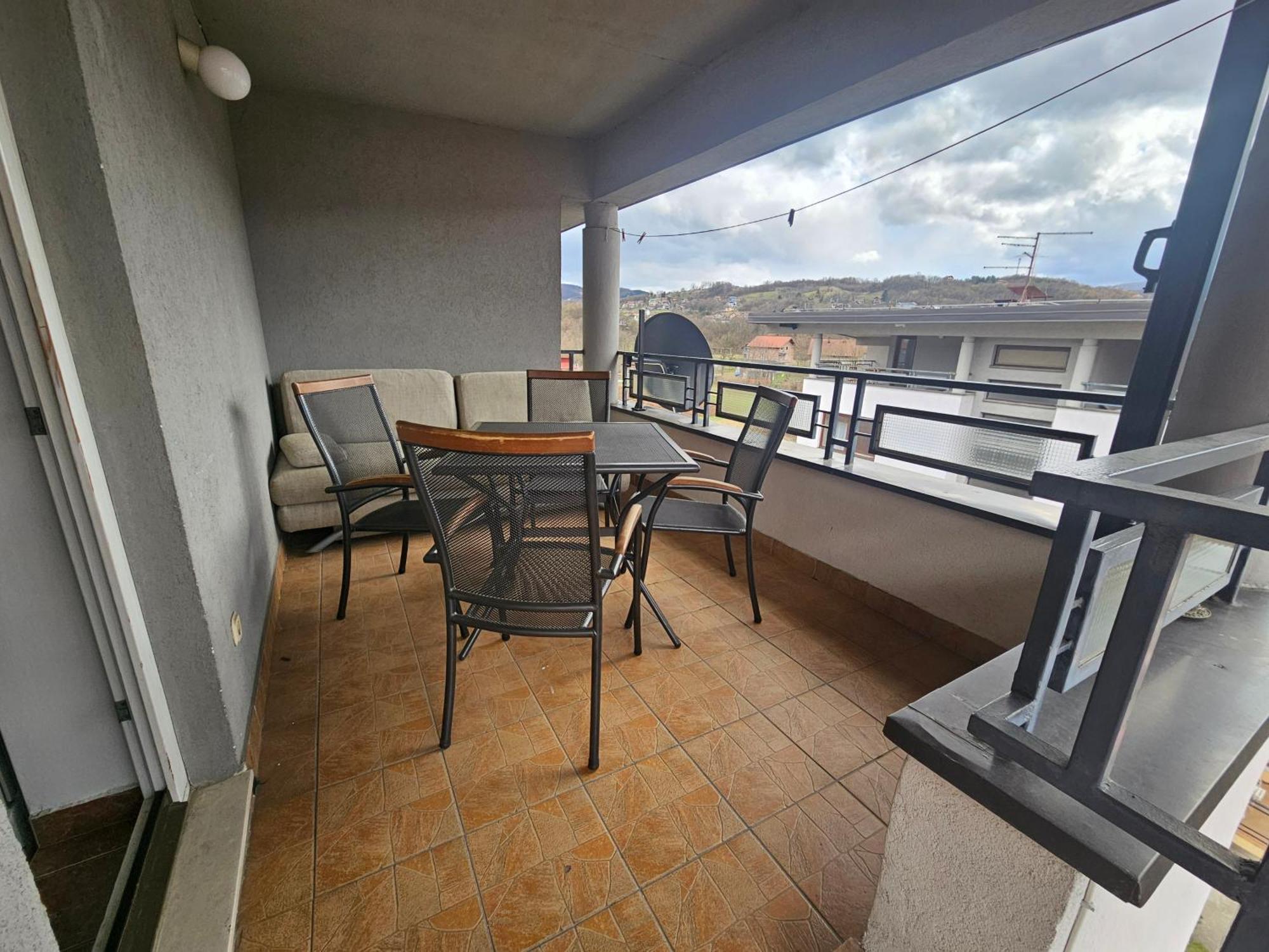 Apartman Ellye Lukavica Exteriör bild